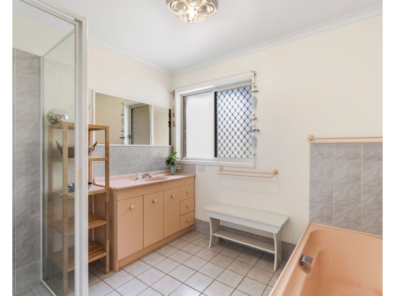 2/1 Cambridge Crescent, Broulee NSW 2537