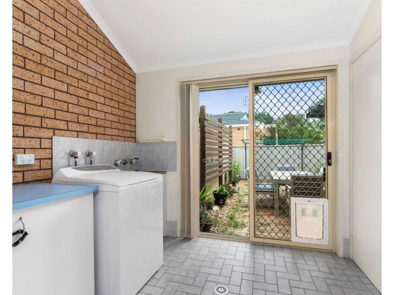 2/1 Cambridge Crescent, Broulee NSW 2537