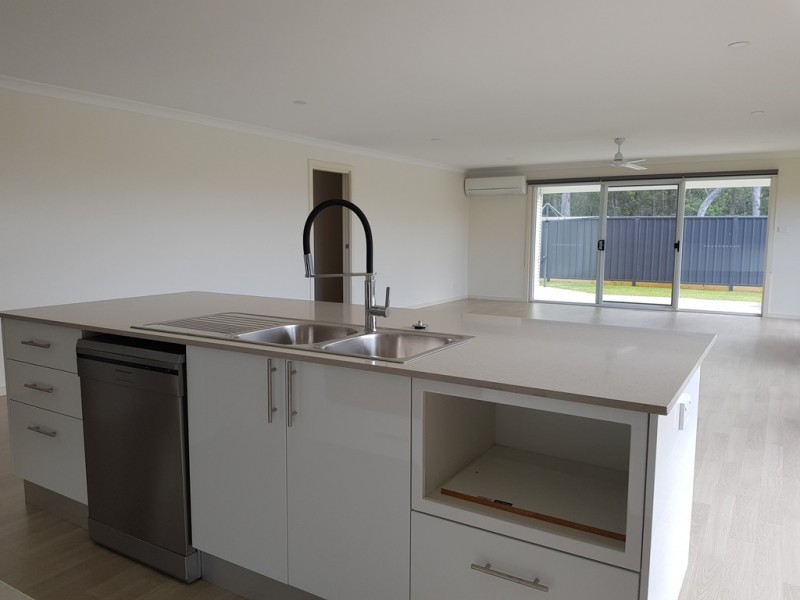 17 Gillan Grove, Broulee NSW 2537