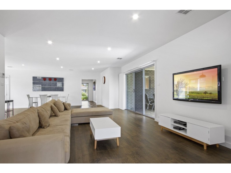 2 Caitlin Crescent, Broulee NSW 2537