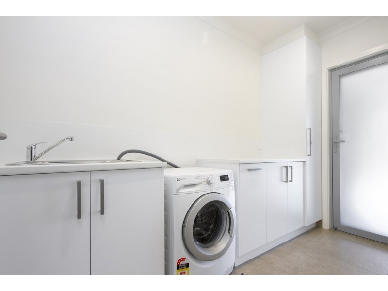 2 Caitlin Crescent, Broulee NSW 2537