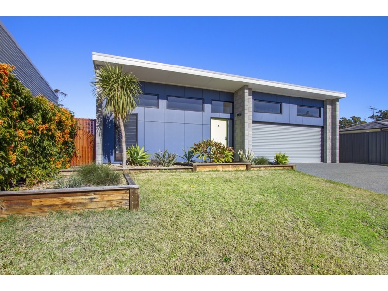 4 Griffiths Run, Broulee NSW 2537
