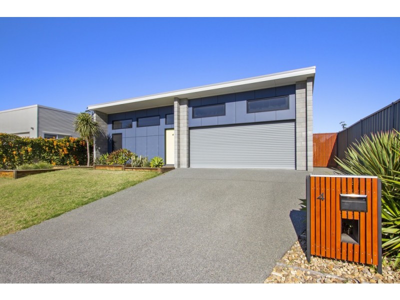 4 Griffiths Run, Broulee NSW 2537