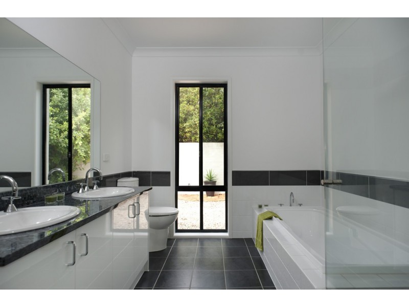 2 Peninsula Drive, North Batemans Bay NSW 2536