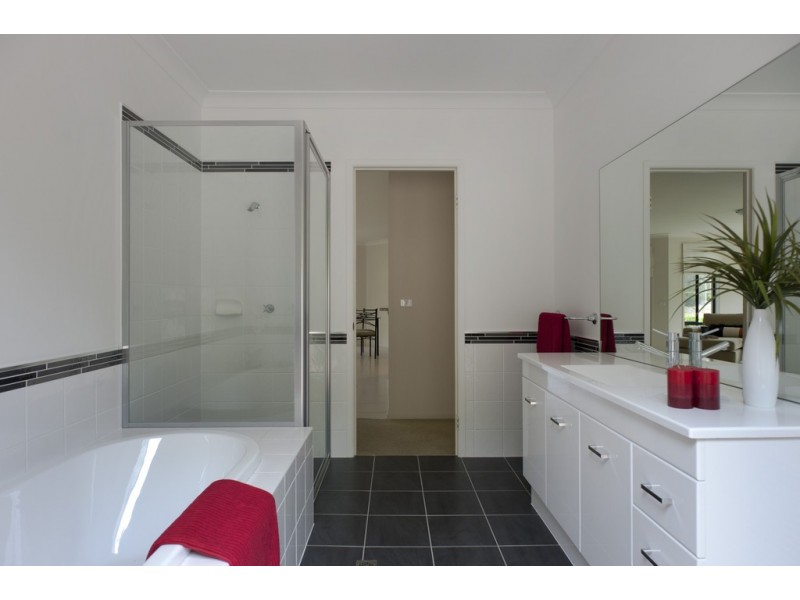 2 Peninsula Drive, North Batemans Bay NSW 2536