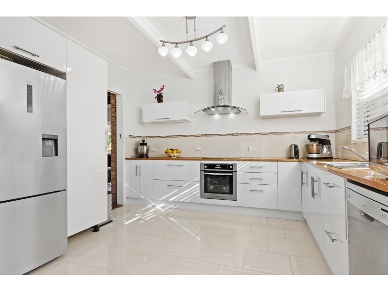 40 Cook Avenue, Surf Beach NSW 2536