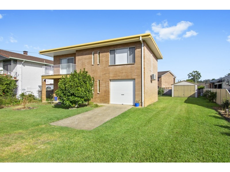 33 Wallaringa Street, Surfside NSW 2536