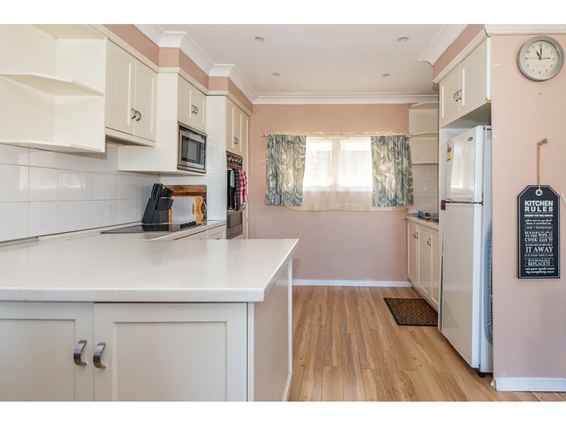 2 Wallarah Street, Surfside NSW 2536