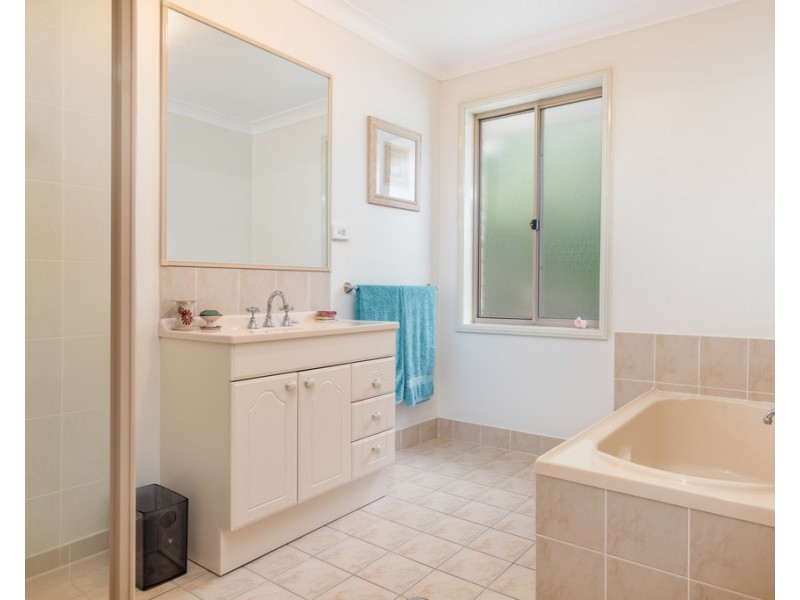 5 Banks Place, Sunshine Bay NSW 2536