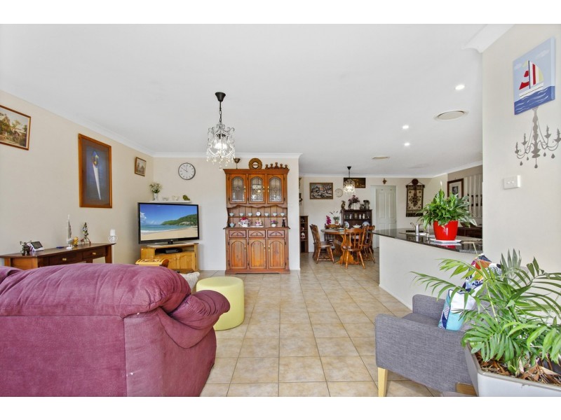 8 Henry Place, Long Beach NSW 2536