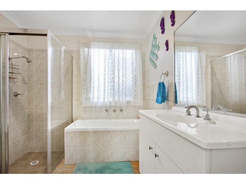 8 Henry Place, Long Beach NSW 2536