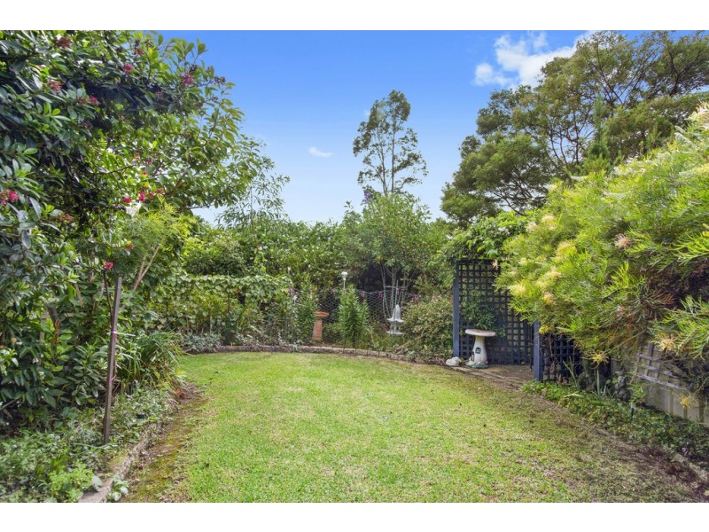 8 Henry Place, Long Beach NSW 2536