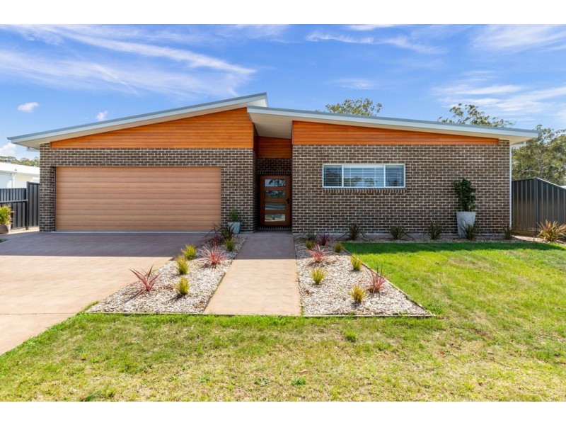 15 Gillian Grove, Broulee NSW 2537