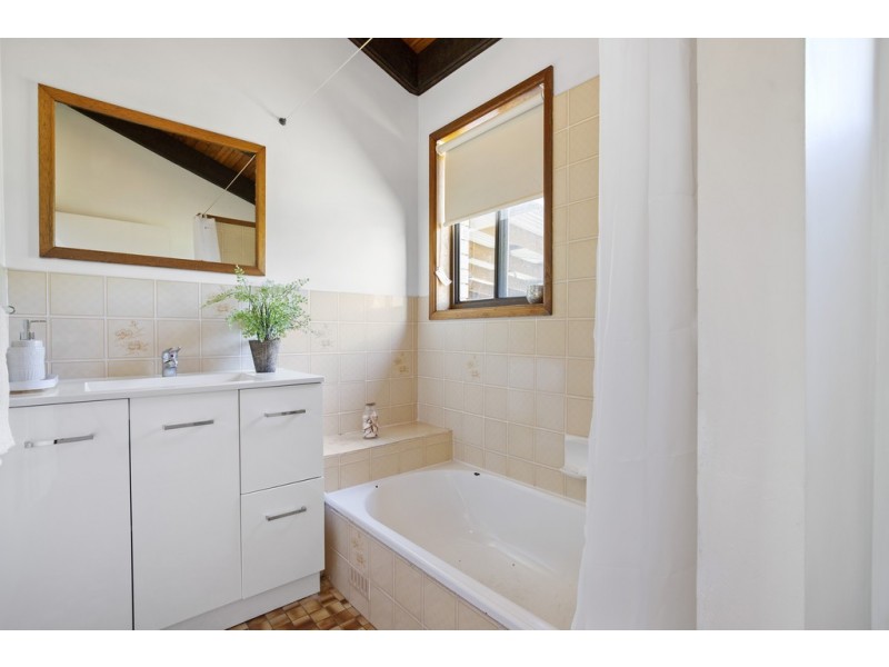 12 Heffernan Place, Moruya NSW 2537