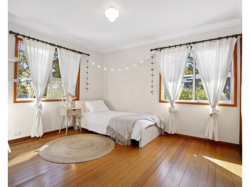 16 Annetts Parade, Mossy Point NSW 2537