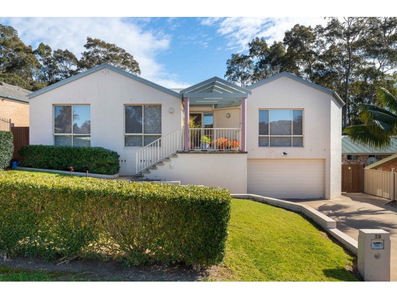 39 Thomas Mitchell Crescent, Sunshine Bay NSW 2536