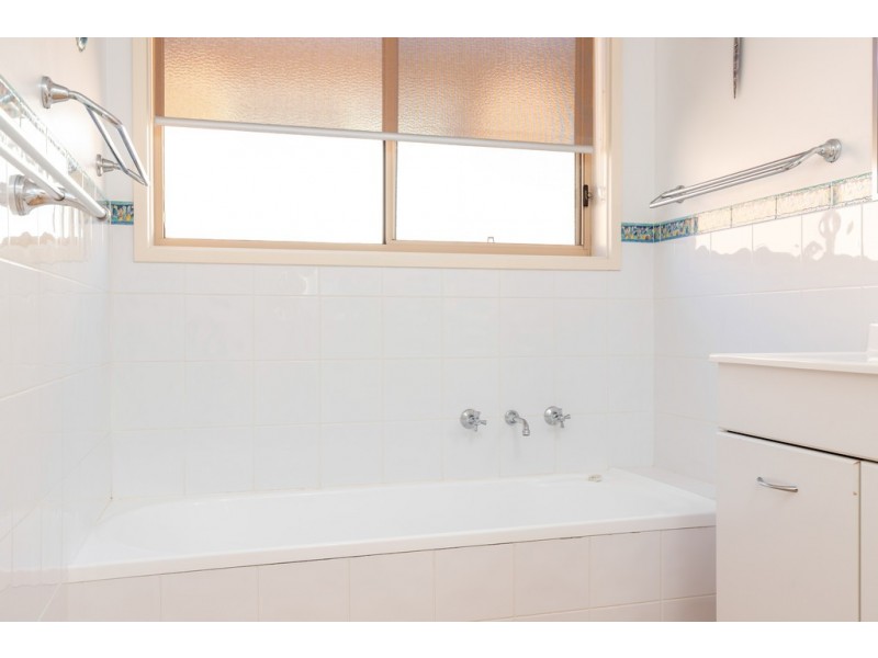 39 Thomas Mitchell Crescent, Sunshine Bay NSW 2536