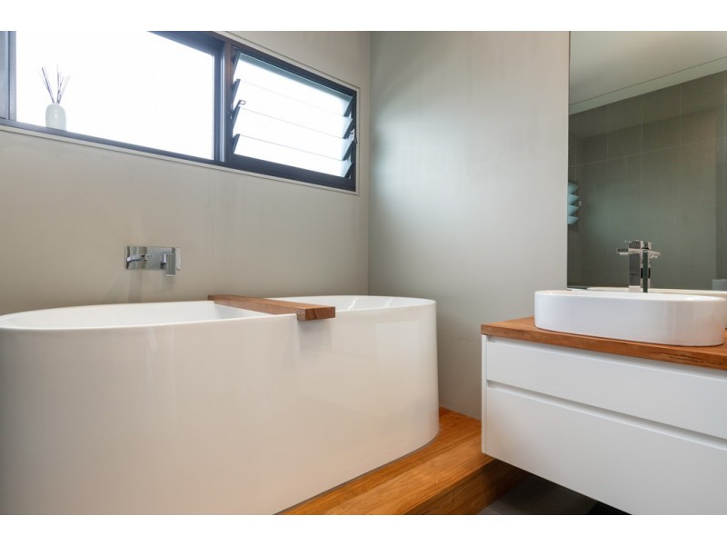 21 Bagarin Avenue, Tomakin NSW 2537