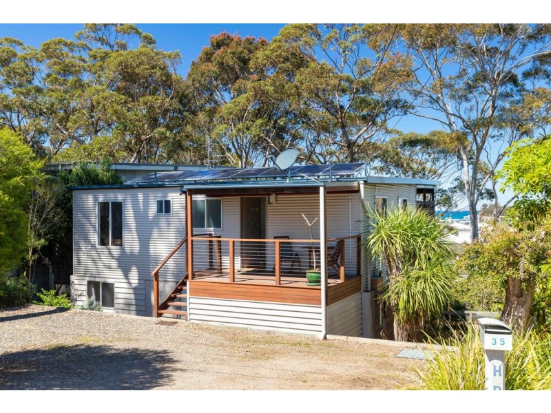 35 Forest Parade, Tomakin NSW 2537