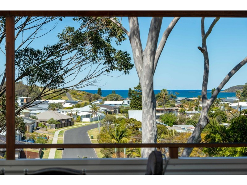 35 Forest Parade, Tomakin NSW 2537