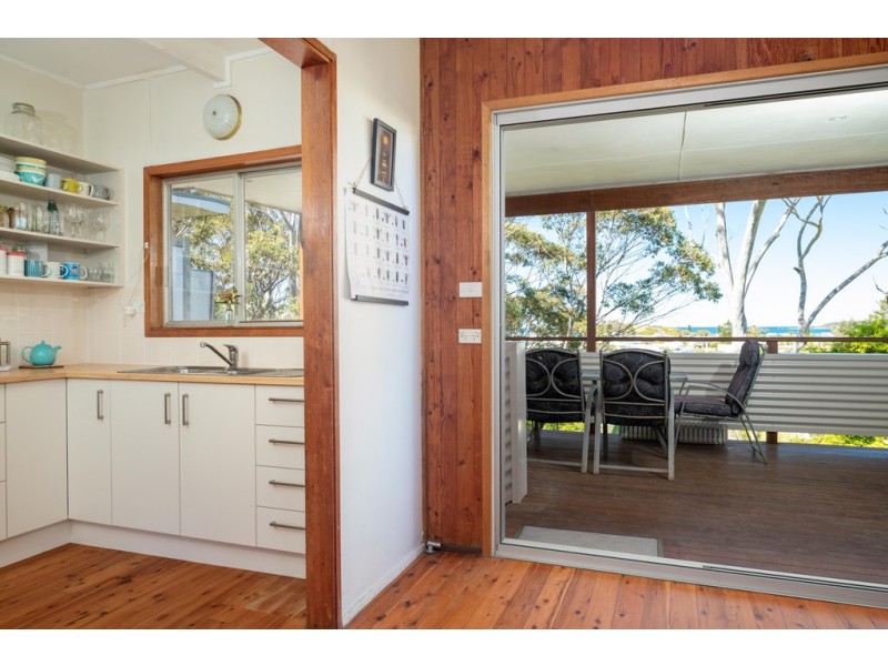 35 Forest Parade, Tomakin NSW 2537
