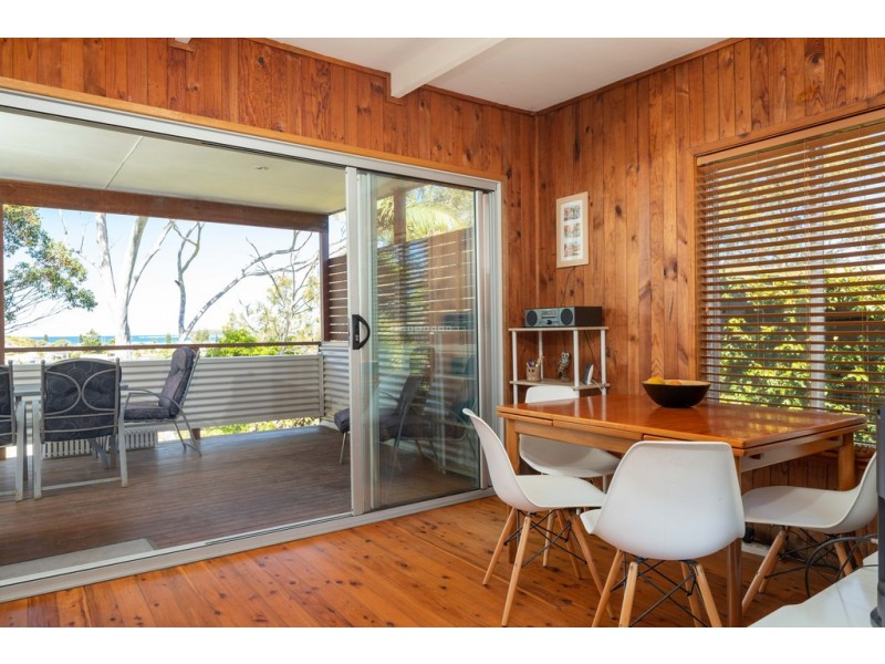 35 Forest Parade, Tomakin NSW 2537