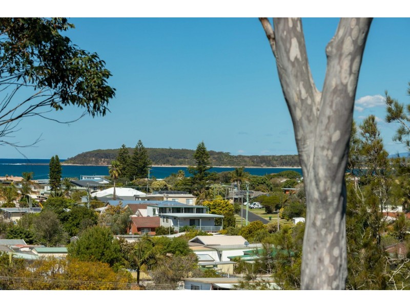 35 Forest Parade, Tomakin NSW 2537