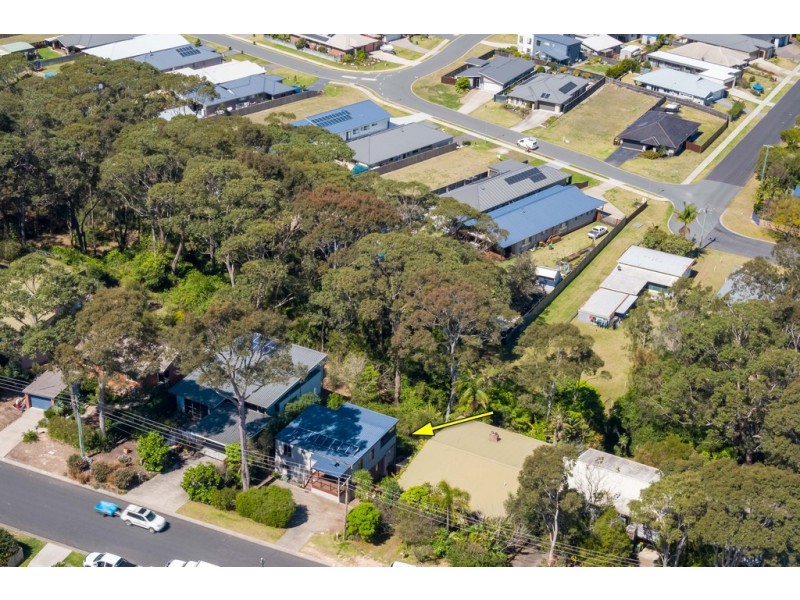 35 Forest Parade, Tomakin NSW 2537