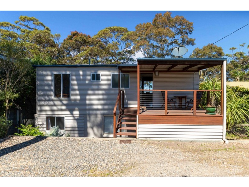 35 Forest Parade, Tomakin NSW 2537