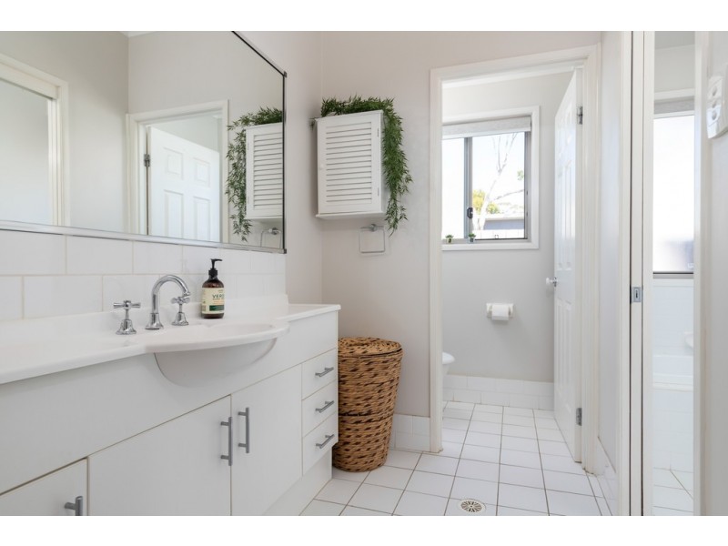 44 Grant Street, Broulee NSW 2537