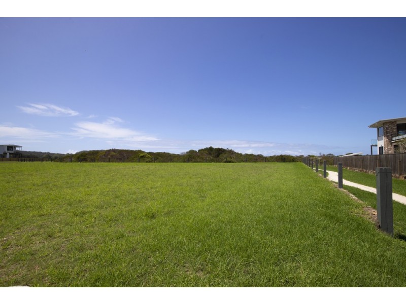 17 Beachside Boulevard, Tomakin NSW 2537