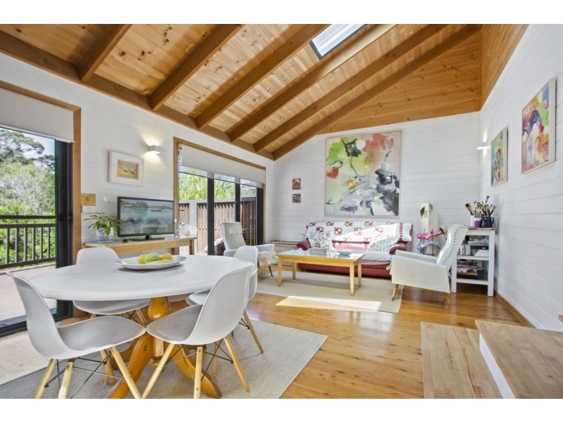 4 Crest Crescent, Moruya Heads NSW 2537