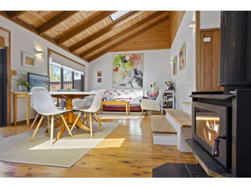 4 Crest Crescent, Moruya Heads NSW 2537