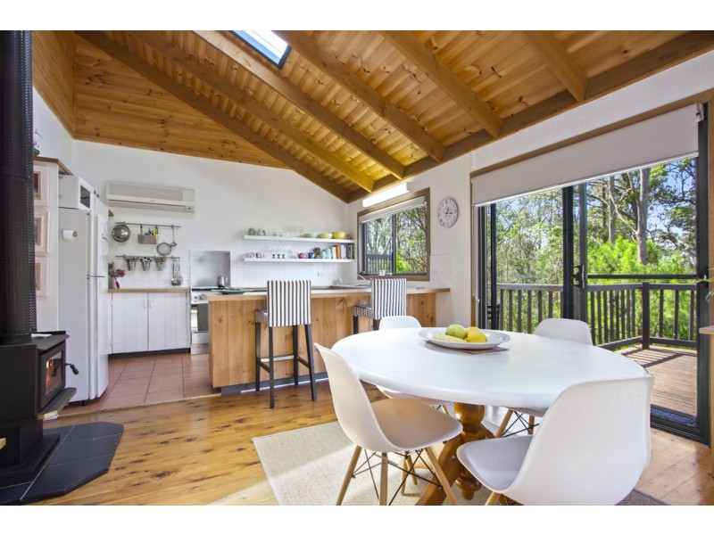 4 Crest Crescent, Moruya Heads NSW 2537