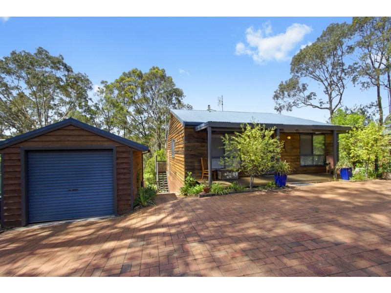 4 Crest Crescent, Moruya Heads NSW 2537