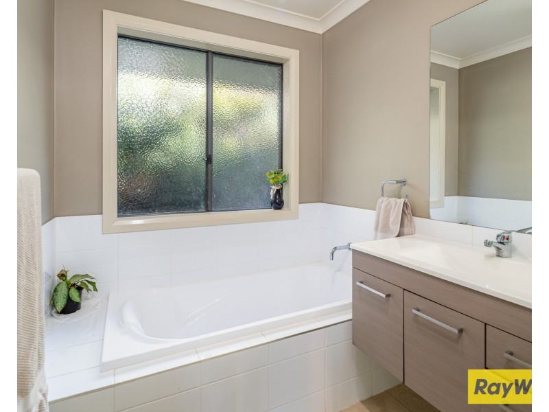 4 Bowerbird Place, Malua Bay NSW 2536