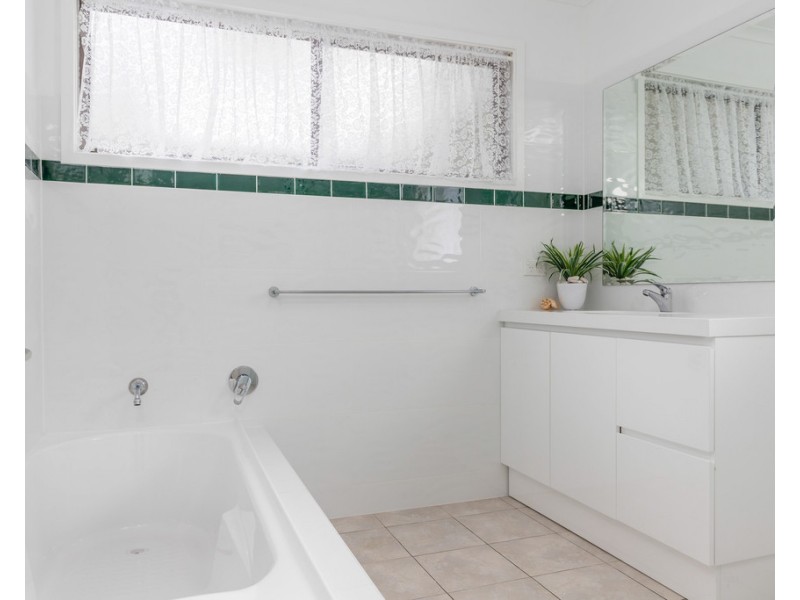 24 Tomakin Place, Tomakin NSW 2537