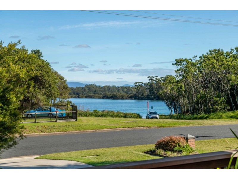 74 Sunpatch Parade, Tomakin NSW 2537
