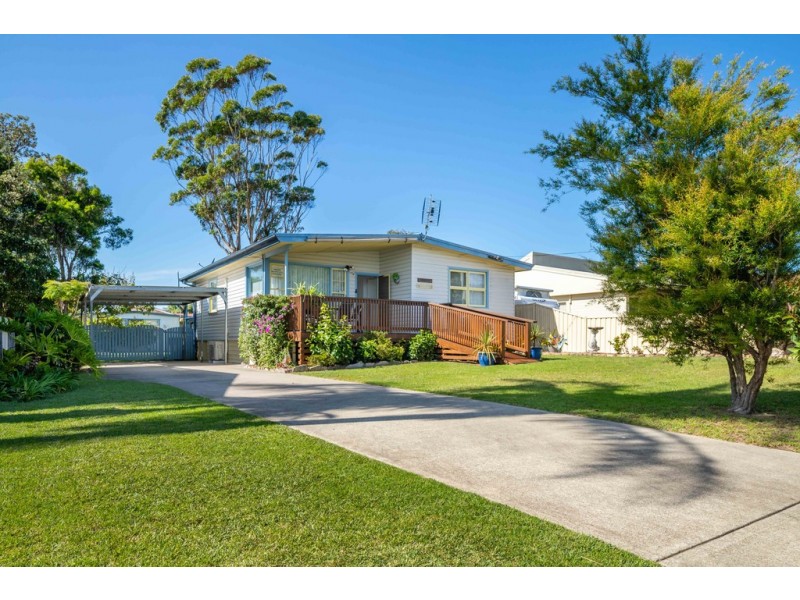 74 Sunpatch Parade, Tomakin NSW 2537
