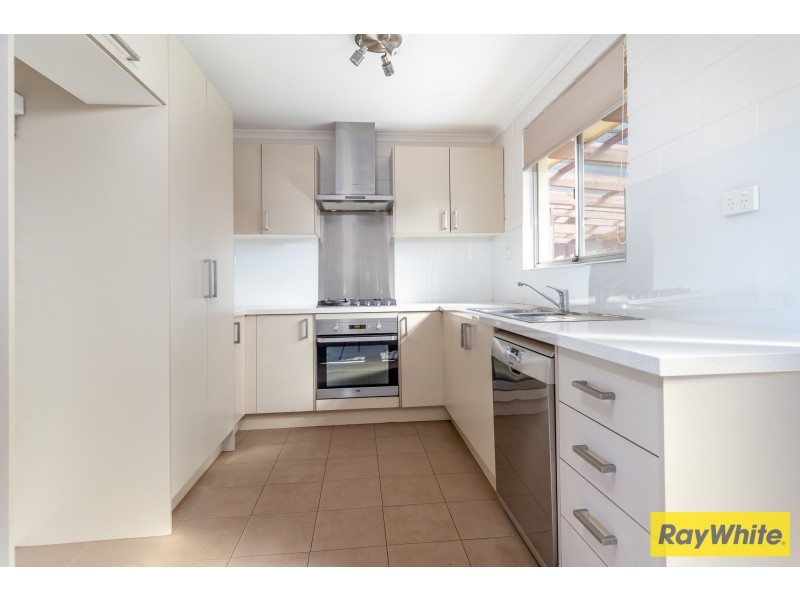 4 Yarralumla Crescent, Tomakin NSW 2537