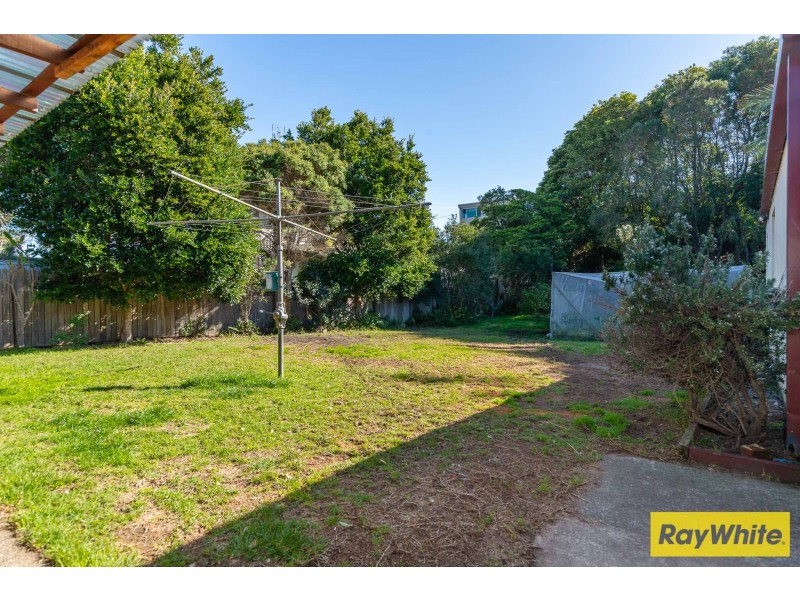 4 Yarralumla Crescent, Tomakin NSW 2537