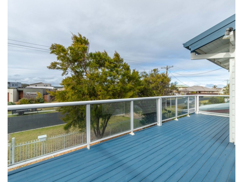 11 Red Hill Parade, Tomakin NSW 2537