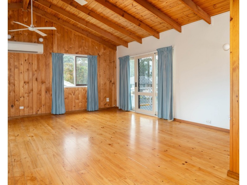 11 Red Hill Parade, Tomakin NSW 2537