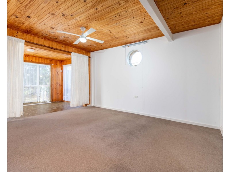 11 Red Hill Parade, Tomakin NSW 2537