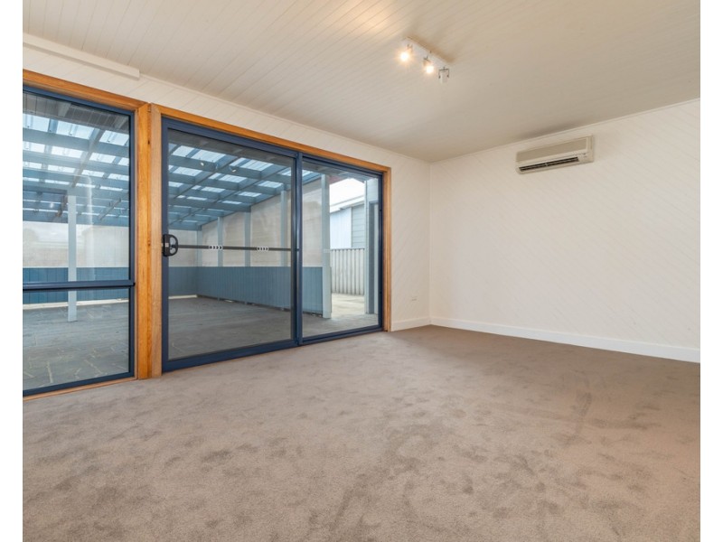 11 Red Hill Parade, Tomakin NSW 2537