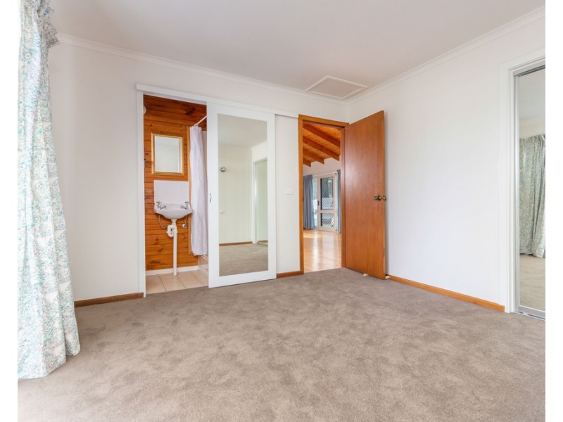 11 Red Hill Parade, Tomakin NSW 2537