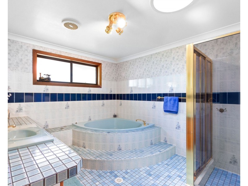 12 Larmer Close, Broulee NSW 2537