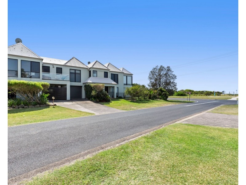 2/13 Coronation Drive, Broulee NSW 2537