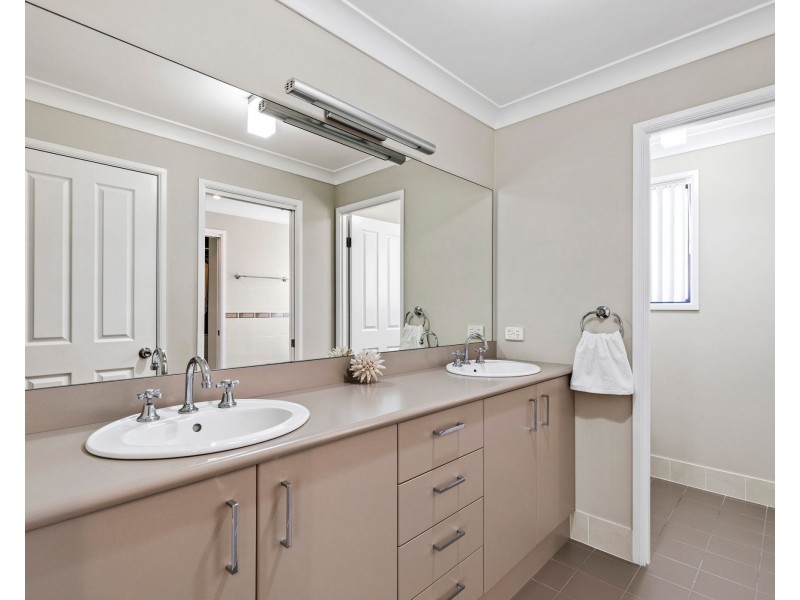 5 Marcelle Close, Broulee NSW 2537