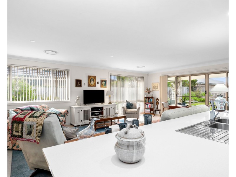 28 Red Hill Parade, Tomakin NSW 2537